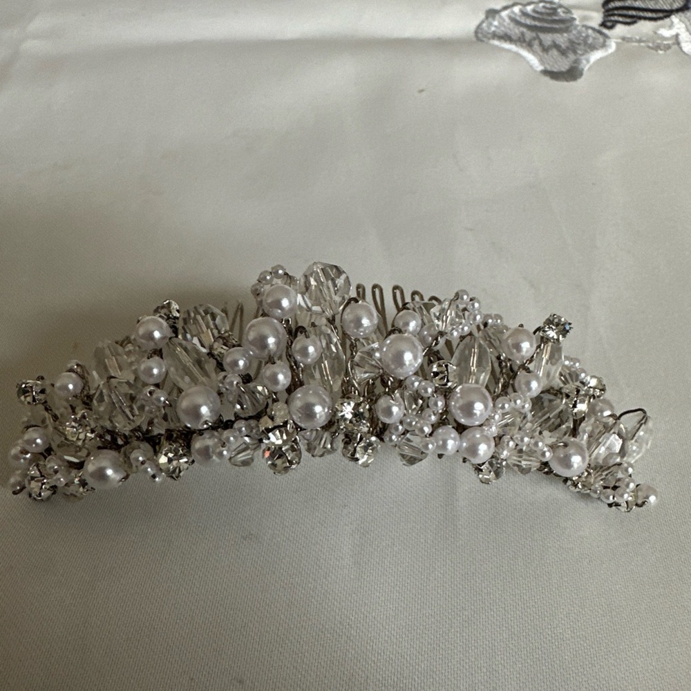 Bridal pearl stones hair comb - Picture 3 of 4